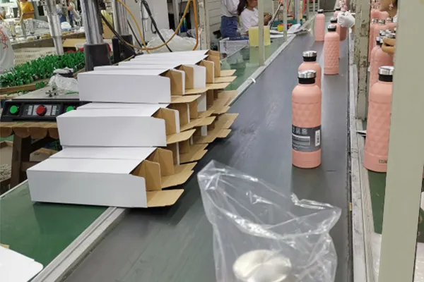 Packing finished food storage containers for shipment
